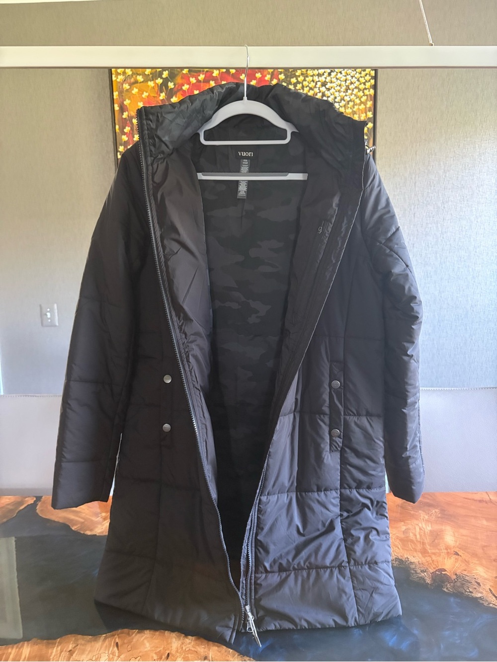 NWOT VUORI Tech Hooded Insulated Women’s Coat - Black with Camo Lining - Size S